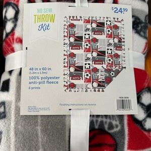 No sew throw kit ** Vintage Sports theme **